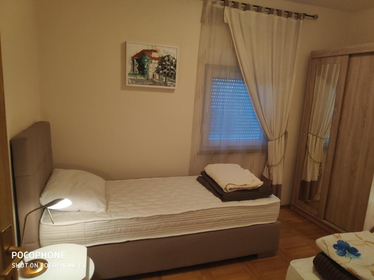 Villa Lisinski Zara Esterno foto